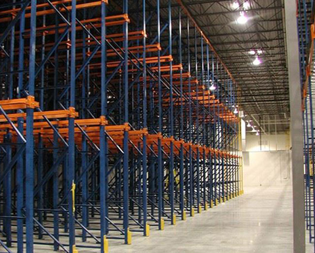 Industrial Pallet Drive in Rack System
